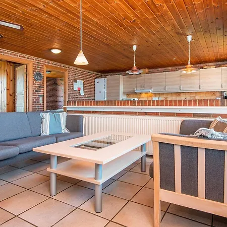 14 Person In Harboore *